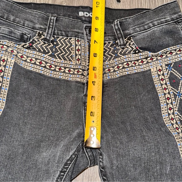 BDG Women’s black Embroidered Mid-Rise Twig Ankle Jeans - Picture 11 of 12